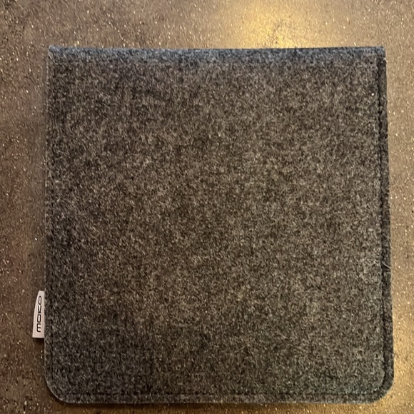 Moko Tablet e-reader Sleeve- Gray felt fabric 6.5 “x 7” interior pocket NEW! - Picture 2 of 5